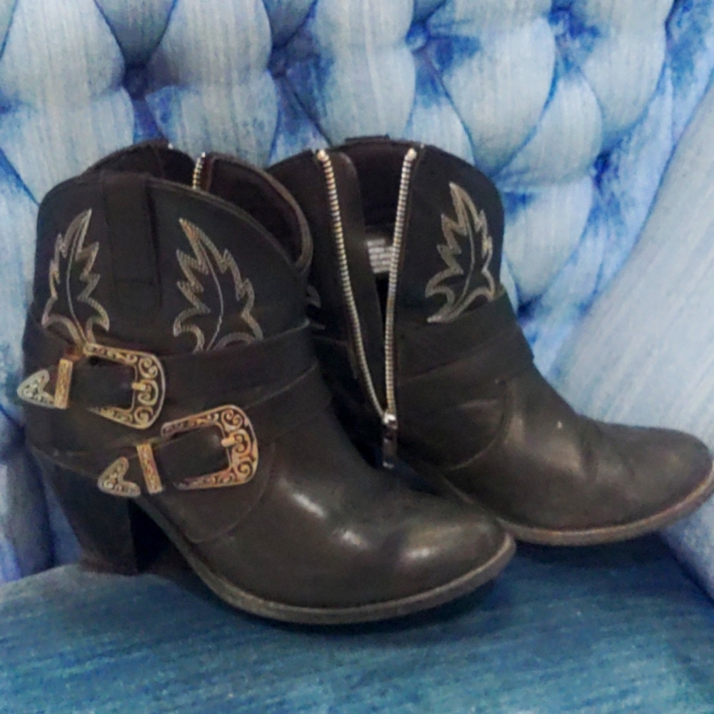 Dingo booties